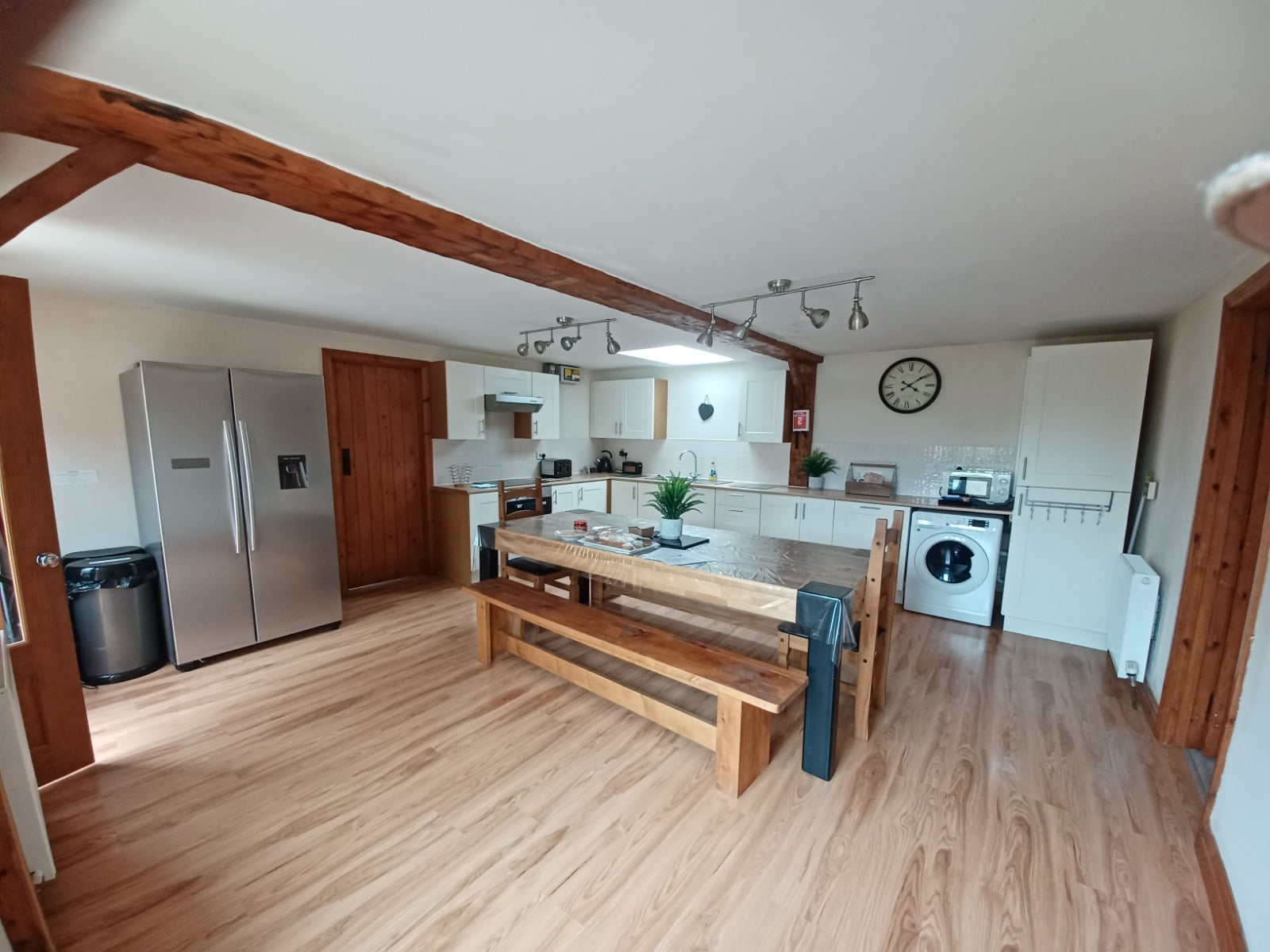 Berry Cottage for 15 guests image 3